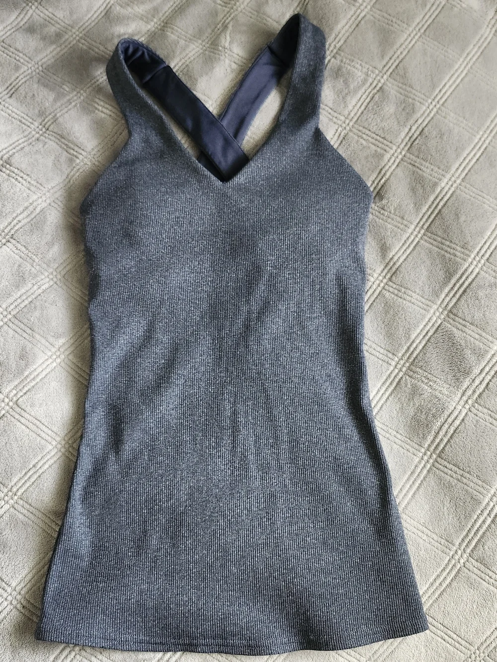 Alo Women's Gray V-Neck Ribbed Padded Crisscross Workout Yoga Tank Top Size XS